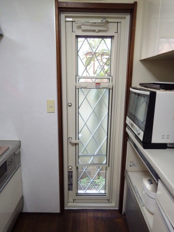 通風できる勝手口ドアにお取替え　目黒区T様邸